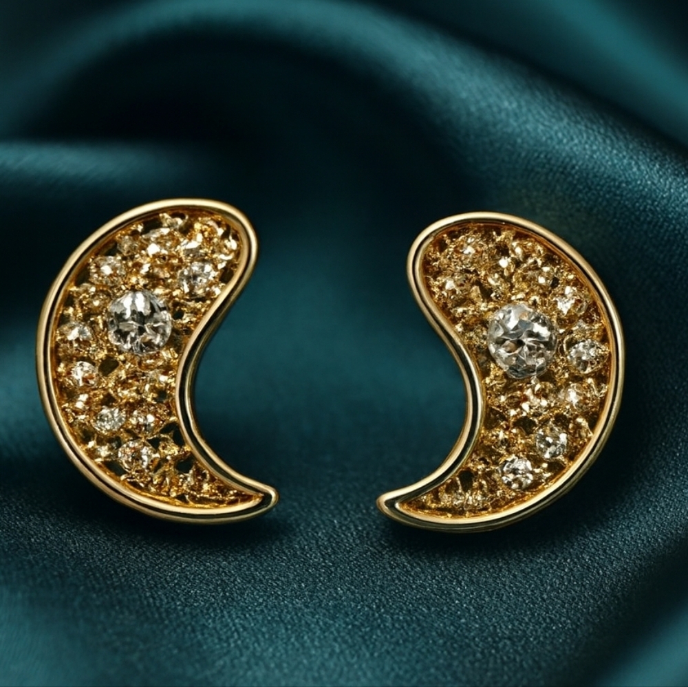 Gold Paisley Crystal Stud Earrings – Minimalist Sparkle Women Fashion Jewelry